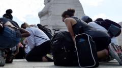 agentes-despedidos-demandan-al-fbi,-diciendo-que-fueron-castigados-por-arrodillarse