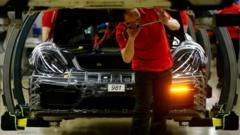 la-ue-diluye-sus-planes-de-poner-fin-a-las-ventas-de-coches-nuevos-de-gasolina-y-diesel-para-2035