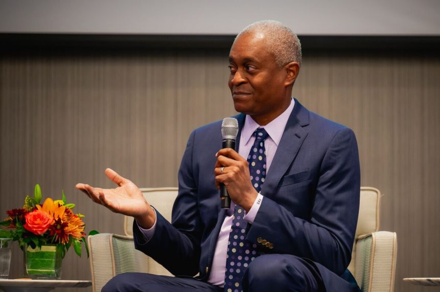 bostic-de-la-fed-dice-que-la-inflacion-es-aun-mas-clara-y-el-riesgo-es-mas-apremiante