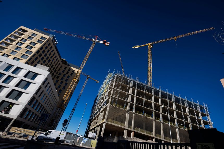 bruselas-recomienda-menos-burocracia-en-las-licencias-de-vivienda-para-poner-en-el-mercado-650.000-pisos-mas-al-ano