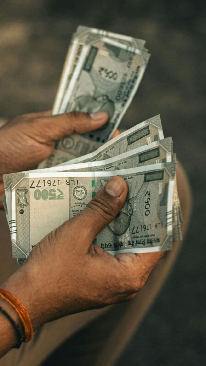 usd/inr:-¿que-esta-impulsando-la-caida-de-la-rupia?