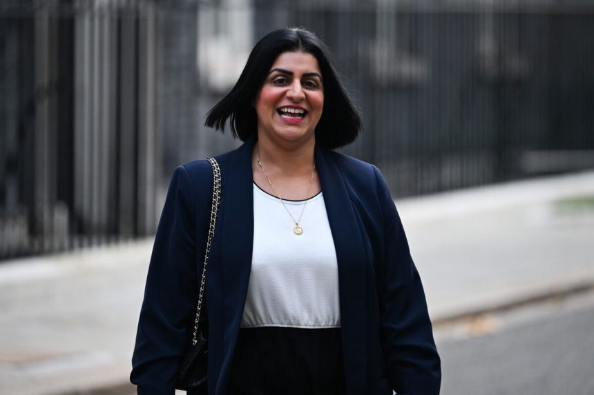 el-aumento-requerido-del-salario-de-los-inmigrantes-en-el-reino-unido-reduciria-la-recaudacion-de-impuestos-del-tesoro