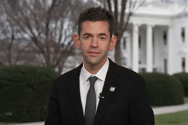 el-jefe-de-la-nasa,-isaacman,-habla-sobre-el-programa-artemis-y-los-planes-para-un-puesto-avanzado-en-la-luna