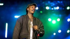 wiz-khalifa-condenado-a-nueve-meses-de-carcel-en-rumania-por-fumar-cannabis-en-el-escenario