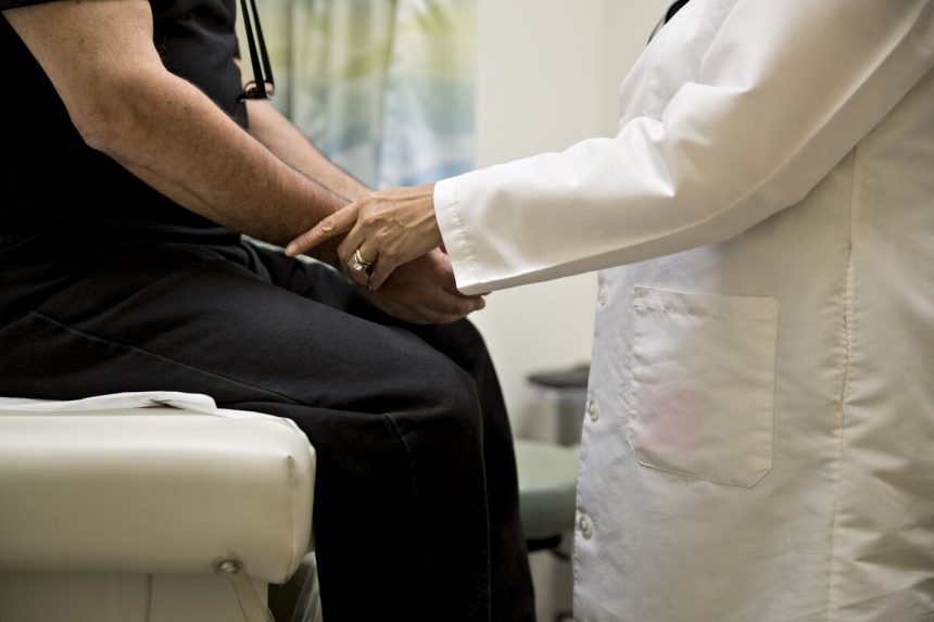 los-democratas-se-abalanzan-mientras-el-congreso-permite-que-las-primas-de-obamacare-se-disparen