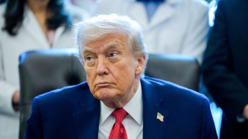 trump-suspende-la-loteria-de-tarjetas-verdes-de-eeuu.-tras-los-ataques-de-brown-y-el-mit