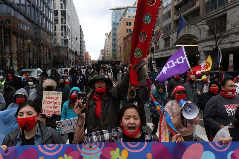 el-oleoducto-dakota-access-deberia-seguir-funcionando,-dice-el-cuerpo-de-ingenieros-del-ejercito-de-ee-uu.