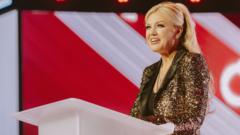 la-viuda-de-charlie-kirk,-erika,-respalda-a-jd-vance-para-la-presidencia