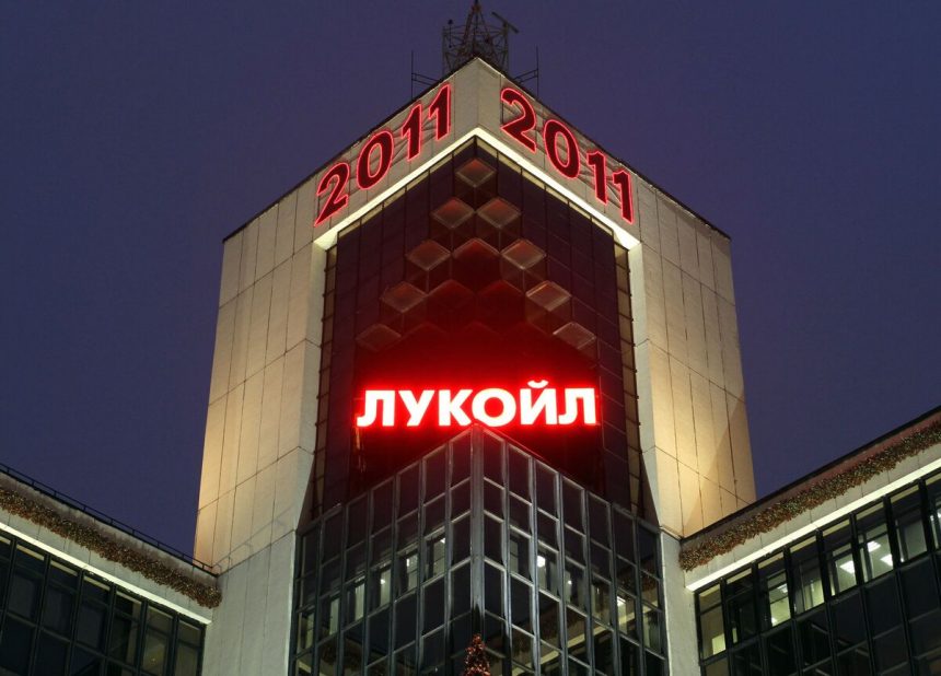 ucrania-dice-que-choco-contra-una-plataforma-de-perforacion-lukoil-en-el-mar-caspio