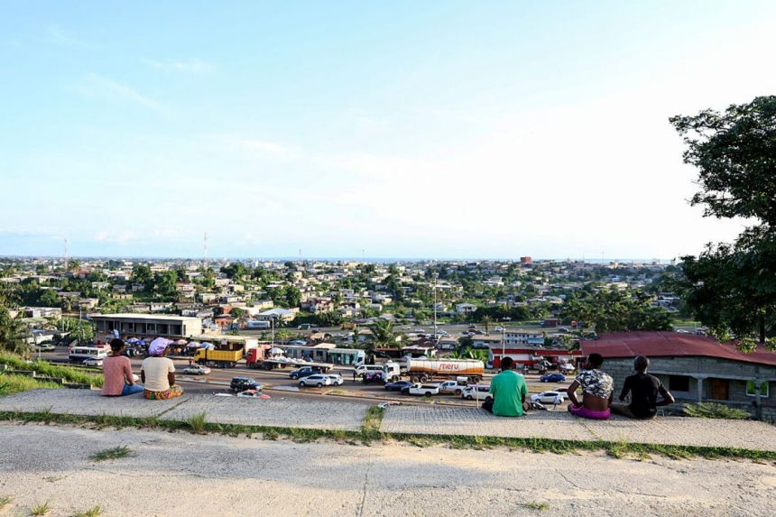 fitch-reduce-aun-mas-la-calificacion-de-gabon-a-nivel-basura-por-los-riesgos-de-deuda