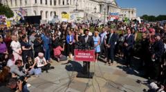 sobrevivientes-y-legisladores-expresan-su-frustracion-por-la-divulgacion-parcial-del-expediente-de-epstein