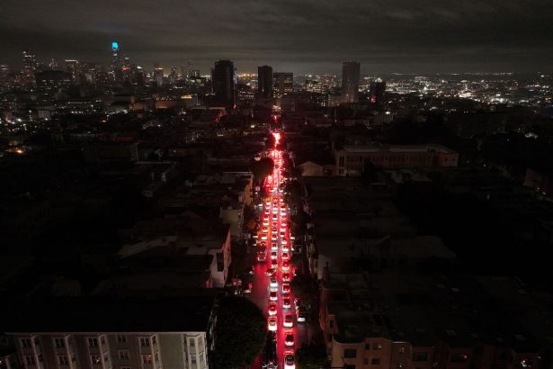 san-francisco-paralizado-por-cortes-de-energia-generalizados-en-un-fin-de-semana-de-compras-navidenas-ajetreado