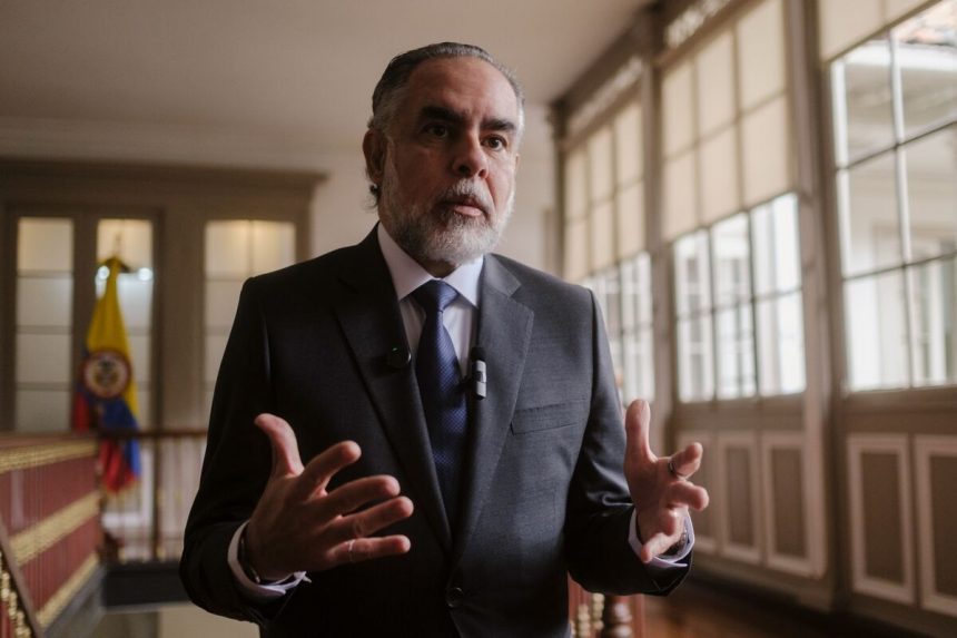 ministros-de-colombia-firman-decreto-tributario-de-emergencia,-segun-informes