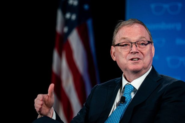 hassett-dice-que-la-corte-suprema-corre-el-riesgo-de-crear-un-problema-de-reembolso-de-tarifas