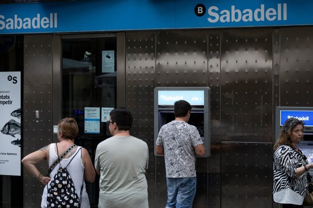 el-sabadell-refuerza-su-alianza-con-zurich-tras-la-opa-y-lanza-una-nueva-gama-de-productos-de-vida-y-hogar