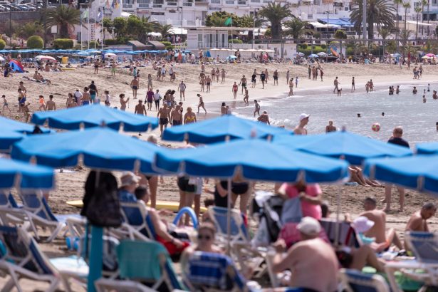 el-turismo-deja-definitivamente-atras-la-pandemia-y-vuelve-a-aportar-el-12,6%-del-pib-a-espana