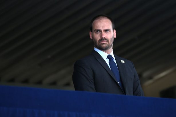 eduardo-bolsonaro-pierde-ambos-pasaportes-brasilenos-en-medio-de-una-investigacion-judicial