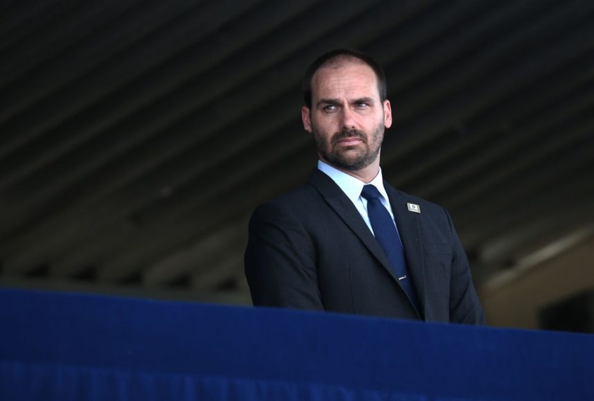 eduardo-bolsonaro-pierde-ambos-pasaportes-brasilenos-en-medio-de-una-investigacion-judicial