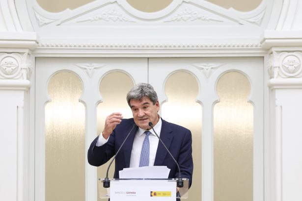 el-banco-de-espana-se-suma-al-optimismo-economico-y-eleva-en-cuatro-decimas-el-crecimiento-para-2026