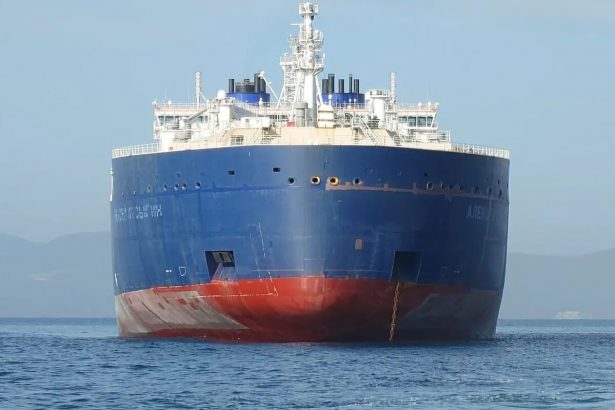 sovcomflot-de-rusia-obtiene-el-primer-petrolero-nacional-para-arctic-lng-2