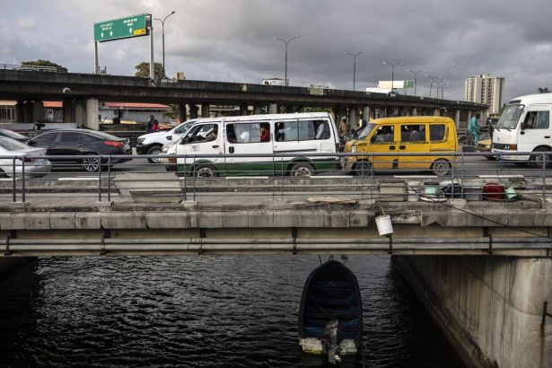 nigeria-obtiene-un-prestamo-de-1.200-millones-de-dolares-en-los-emiratos-arabes-unidos-para-construir-una-carretera-costera