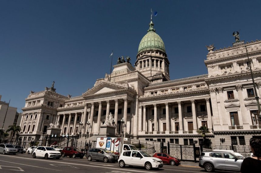 milei-gana-la-aprobacion-del-presupuesto-de-argentina-a-pesar-de-las-tensiones-con-macri