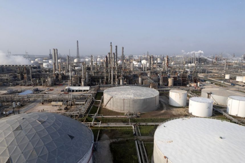 buques-de-chevron-descargan-petroleo-venezolano-en-puertos-de-eeuu.-en-medio-del-bloqueo