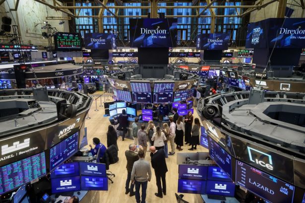 las-acciones-caen-el-ultimo-dia-de-2025,-la-plata-se-desploma:-los-mercados-cierran