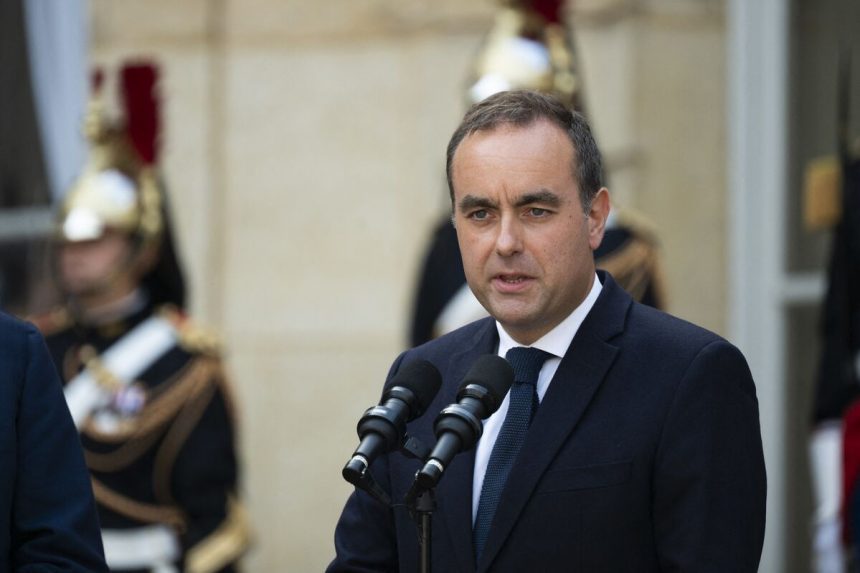 french-pm-deja-el-plan-del-predecesor-para-cortar-los-dias-festivos