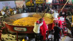 la-olla-se-rompe-mientras-el-chef-nigeriano-intenta-cocinar-el-plato-de-arroz-mas-grande
