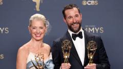 efectivo-para-discursos-y-grandes-victorias-para-el-pitt-y-el-estudio-–-emmys-destacados