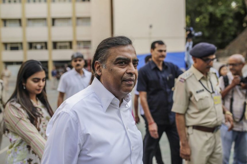 reliance-de-ambani-recauda-$-2.4-mil-millones-en-valores-respaldados-por-activos