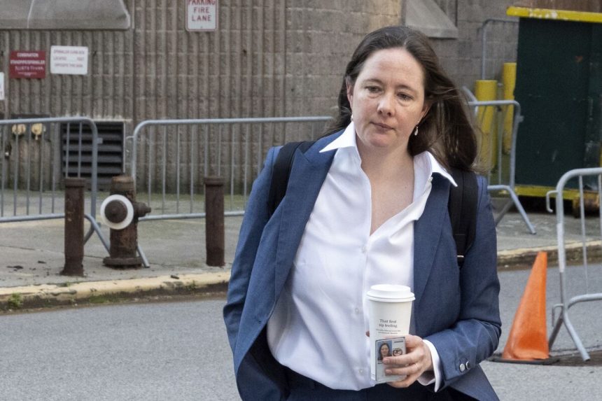 la-hija-de-comey-demanda-al-departamento-de-justicia-como-fiscal-federal