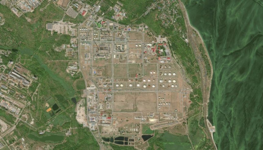 ucrania-reclama-la-huelga-nocturna-sobre-la-refineria-de-petroleo-saratov-de-rusia