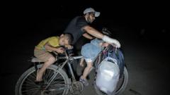 ‘el-bombardeo-ha-sido-una-locura’:-los-palestinos-de-la-ciudad-de-gaza-se-apresuran-a-huir-de-asalto-israeli
