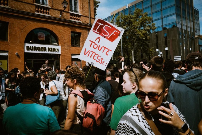 la-inclinacion-de-francia-por-remojar-los-ricos-rendimientos-en-la-crisis-presupuestaria