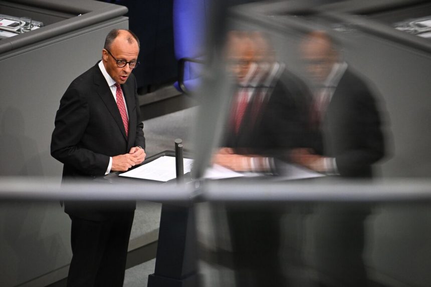 en-un-acalorado-debate,-merz-advierte-la-prosperidad-alemana-bajo-amenaza