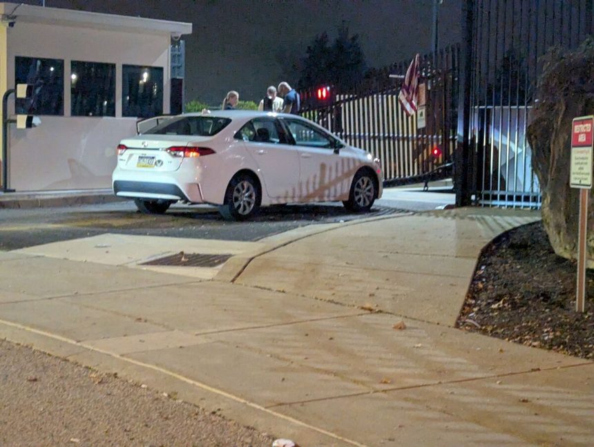 el-fbi-busca-sospechas-tras-caros-de-automovil-en-la-oficina-de-campo-de-pittsburgh
