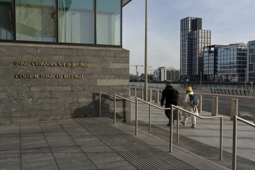 economia-irlandesa-resiliente-a-pesar-de-la-agitacion-comercial,-dice-el-banco-central