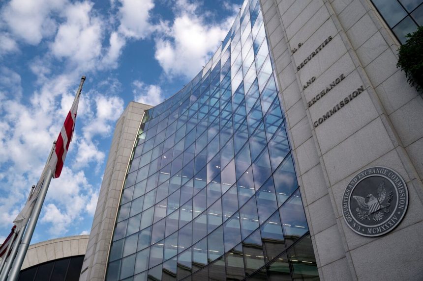 sec-aprueba-una-forma-mas-rapida-para-que-los-intercambios-enumeren-bitcoin,-etps-de-oro