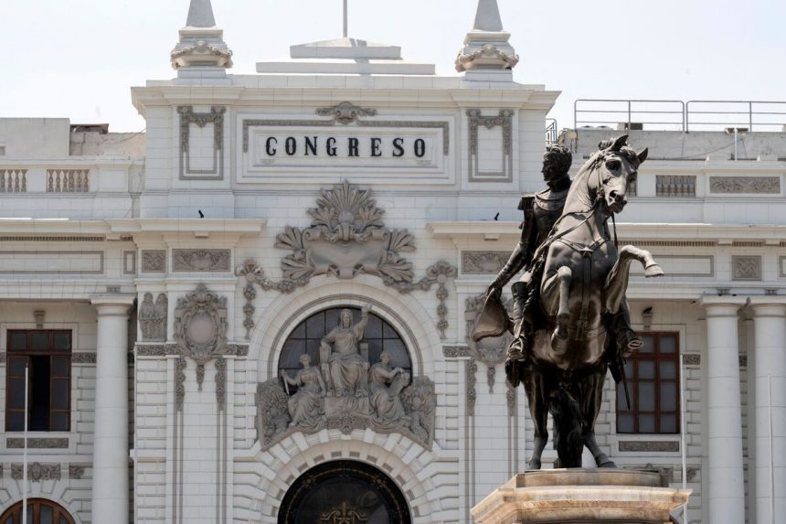 el-congreso-de-peru-pasa-un-nuevo-proyecto-de-ley-de-retiro-de-pensiones-de-$-7.5-mil-millones