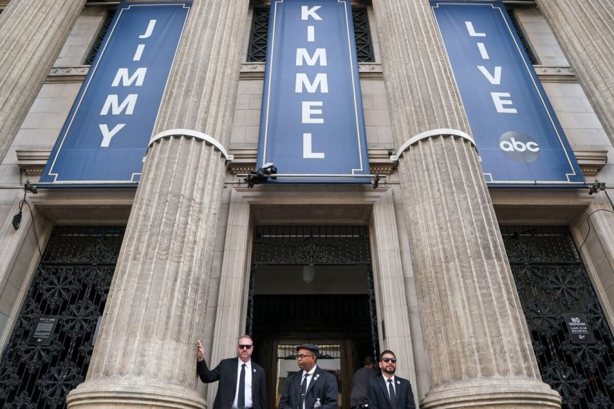 los-democratas-piden-que-el-presidente-de-la-fcc-renuncie-sobre-la-decision-de-kimmel-de-abc