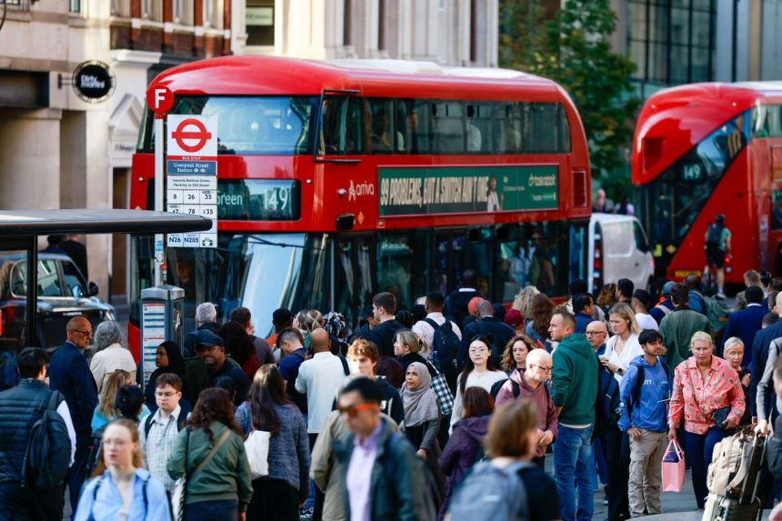 la-policia-del-reino-unido-acusa-a-dos-en-el-truco-de-transporte-de-londres-que-duro-semanas