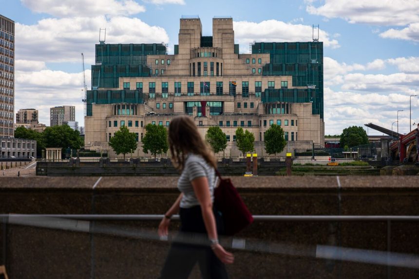 la-agencia-mi6-del-reino-unido-establece-un-nuevo-portal-web-oscuro-para-reclutar-espias