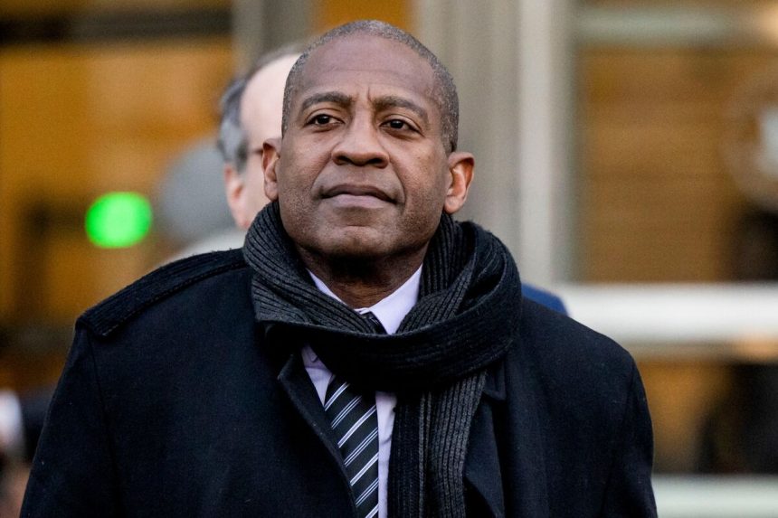 sec-deja-caer-el-caso-de-fraude-de-carlos-watson-despues-de-que-trump-elimino-la-prision