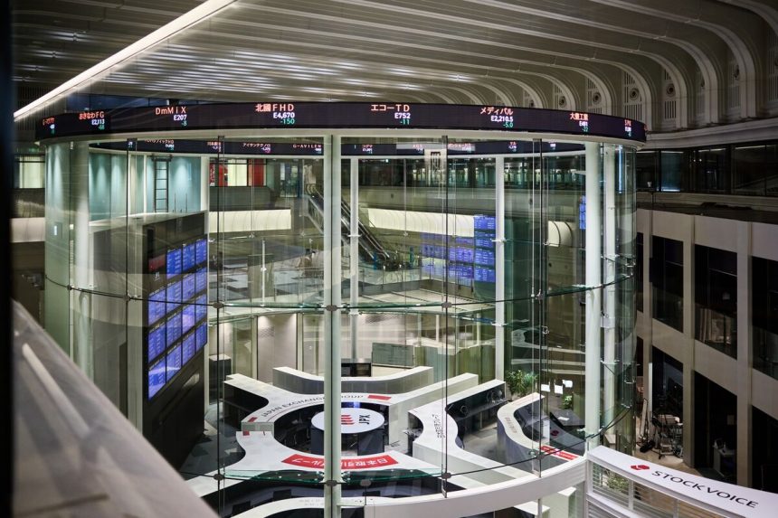 las-acciones-japonesas-suben-siguiendo-el-rally-de-los-mercados-estadounidenses,-boj-eyed