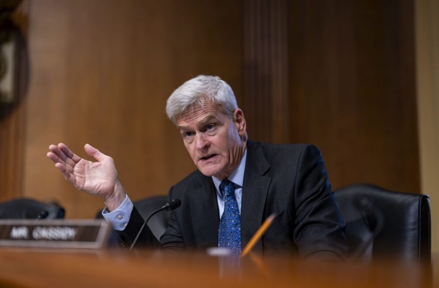 cassidy-invita-a-rfk-jr.-a-hablar-con-los-senadores-despues-de-la-audiencia-de-los-cdc
