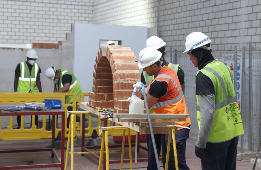 el-trabajo-acelera-en-el-ladrillo:-mas-empleados-de-inmobiliaria-que-nunca-y-tantos-obreros-como-hace-15-anos