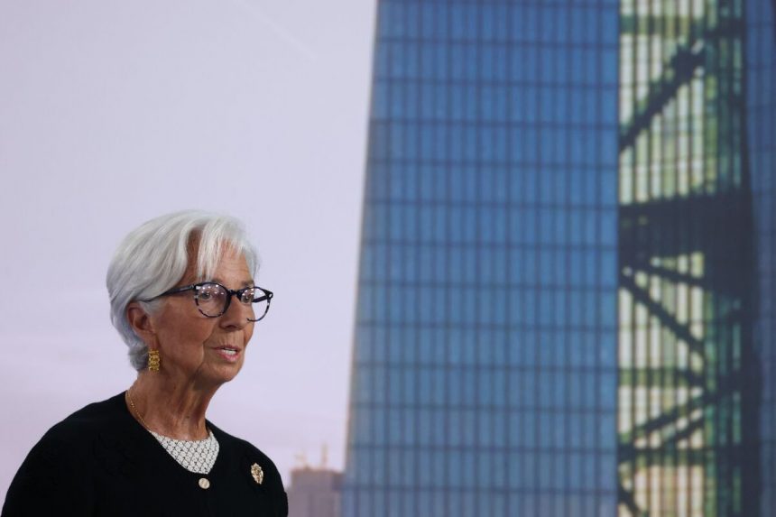 los-funcionarios-del-bce-se-concentran-en-diciembre-para-ver-si-alcanzo-el-objetivo-de-inflacion-del-2%