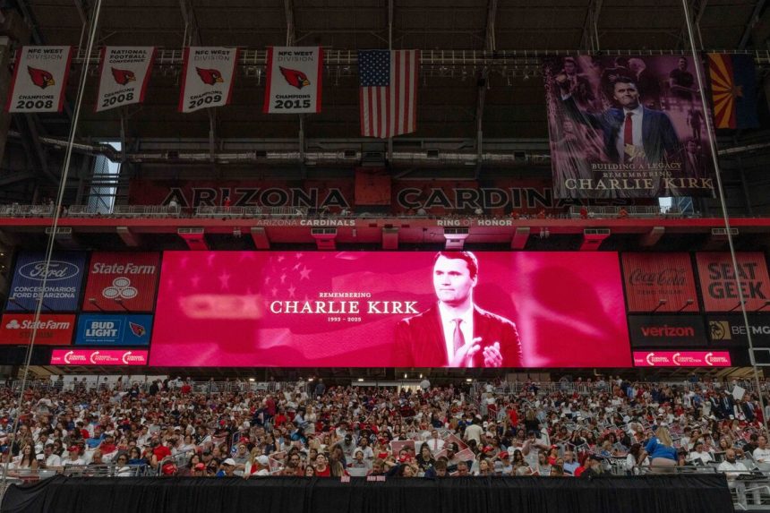 trump-asiste-a-kirk-memorial-mientras-la-ira-politica-se-intensifica